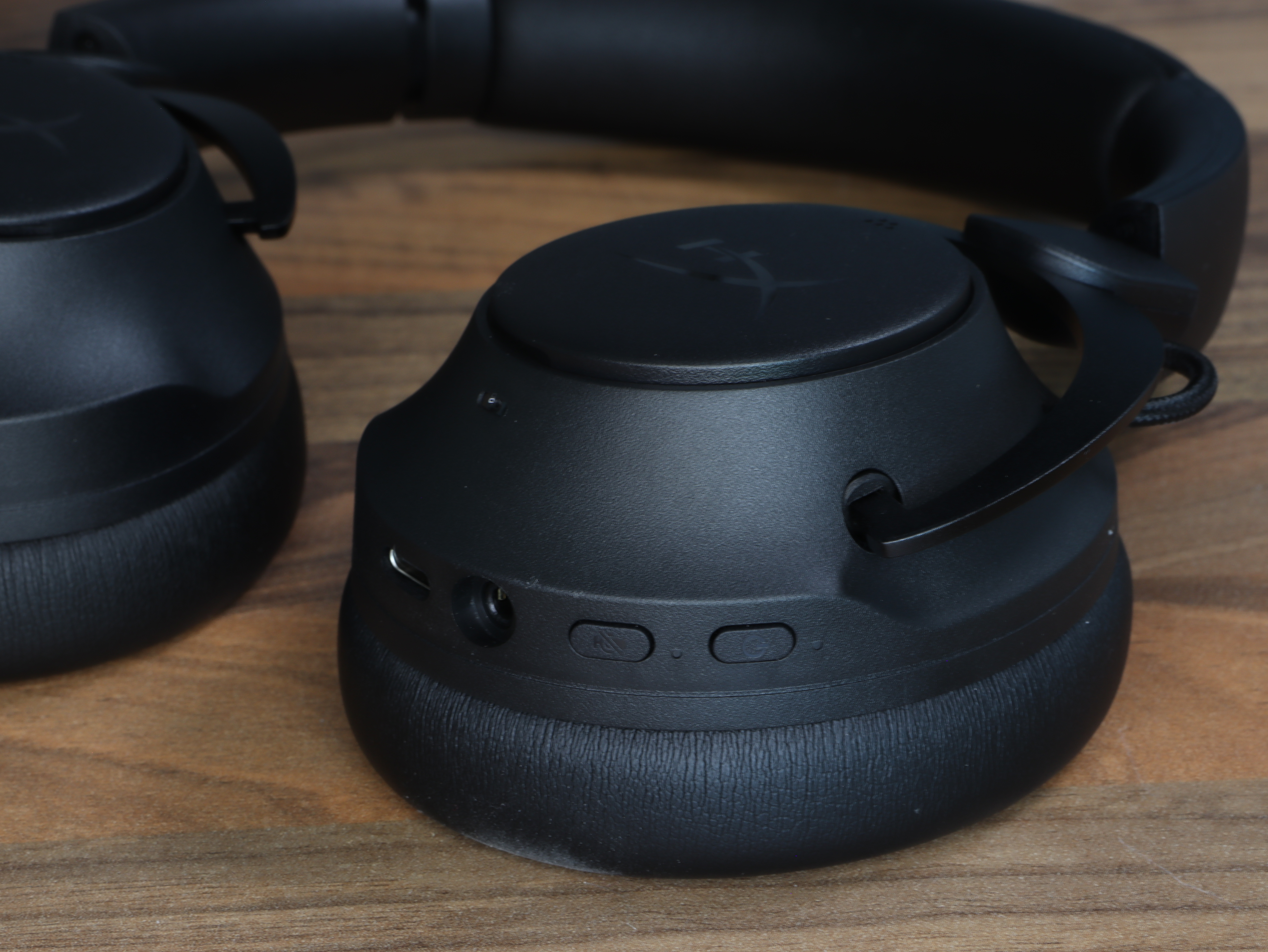 Signature comfort headset headphones MIX 2 Dual Wireless bluetooth dongle 2.4 HyperX Cloud gaming.JPG